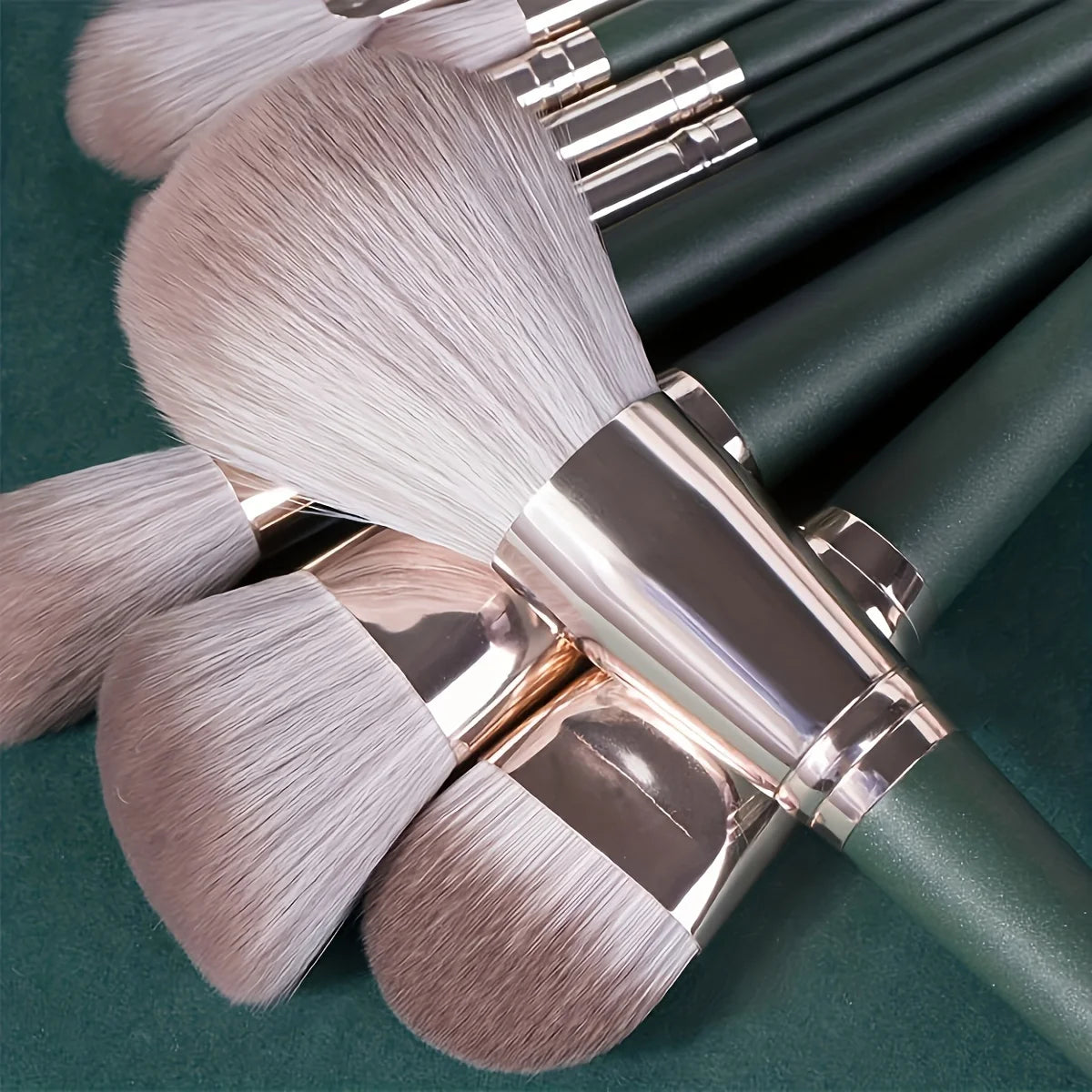 14-Piece Luxury Makeup Brush Set Professional Full Face And Eye Detail Brushes
